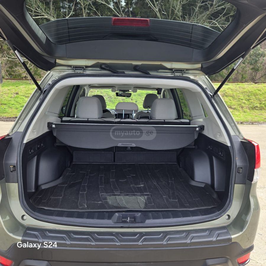 Subaru Premium 4dr All-Wheel Drive CV — миниатюра 13