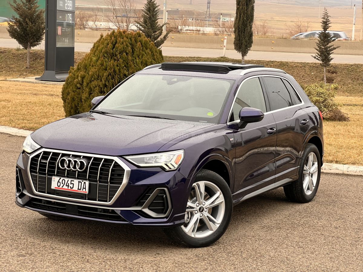 Audi Q3 - фото 1