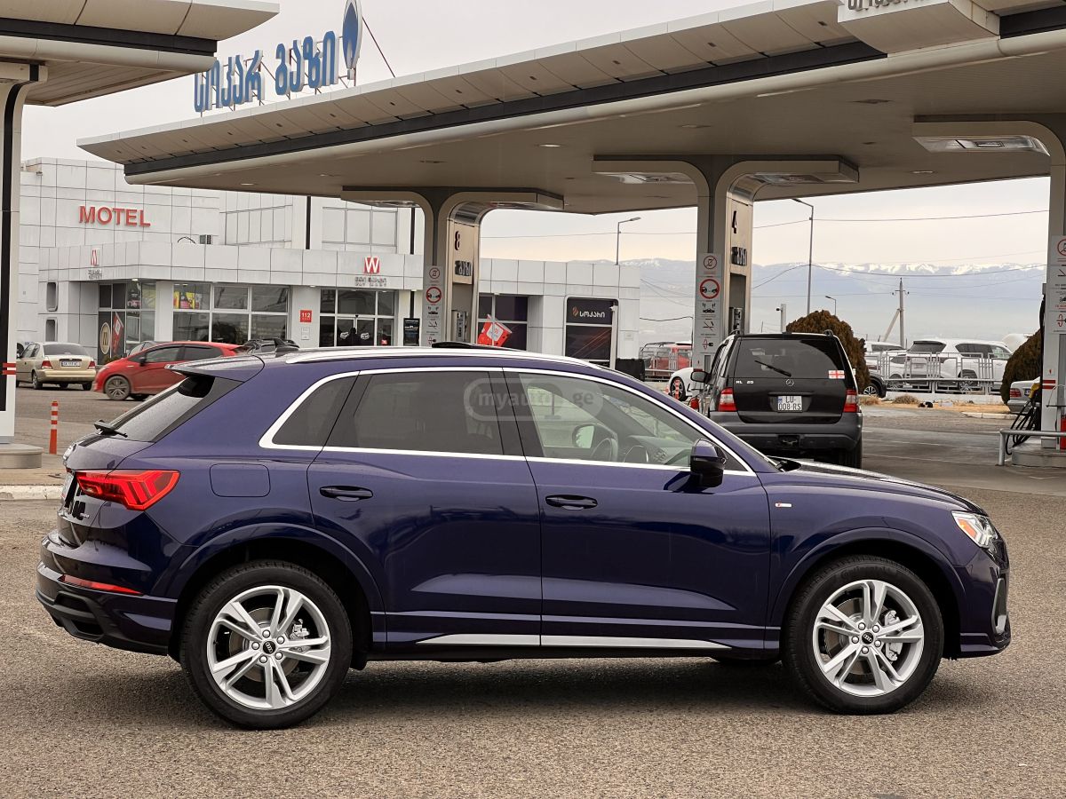 Audi Q3 - фото 7