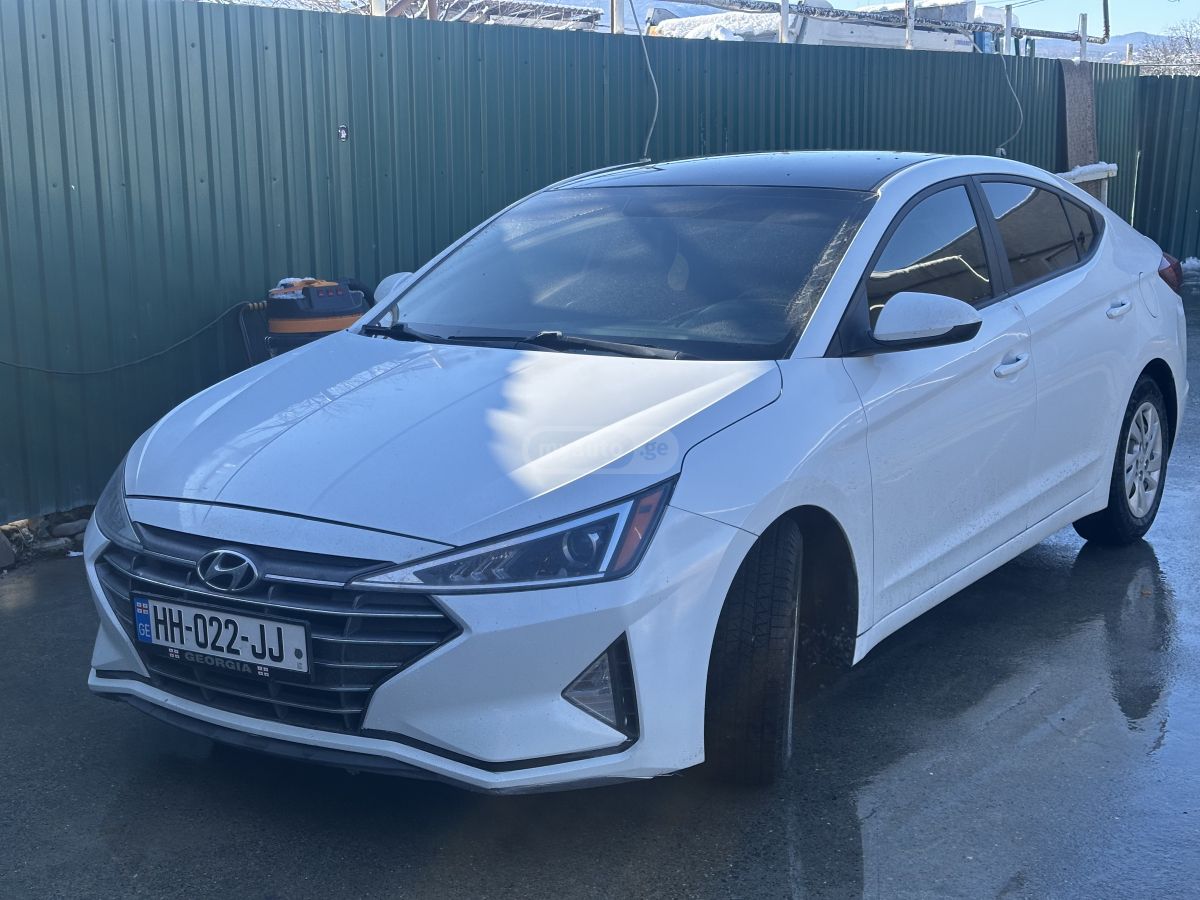 Hyundai Elantra - фото 1