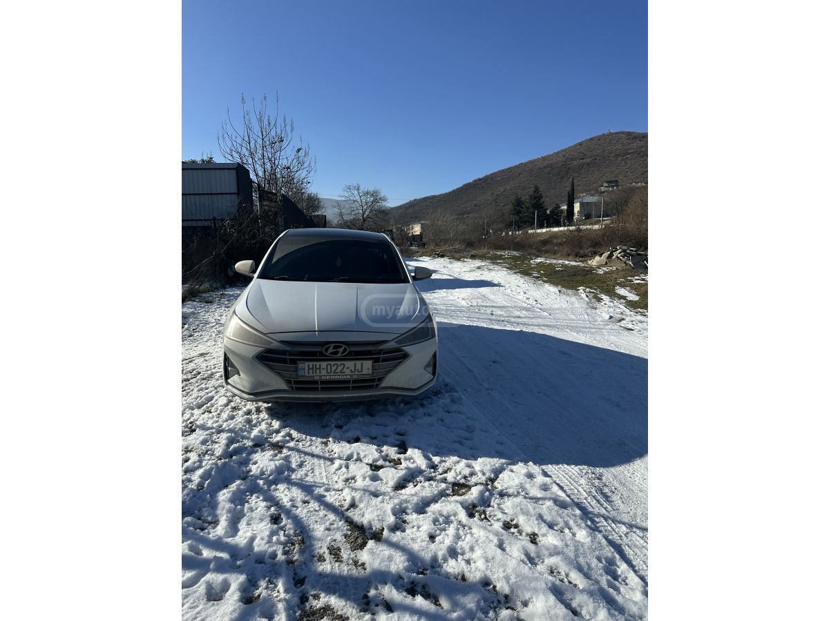 Hyundai Elantra - фото 8