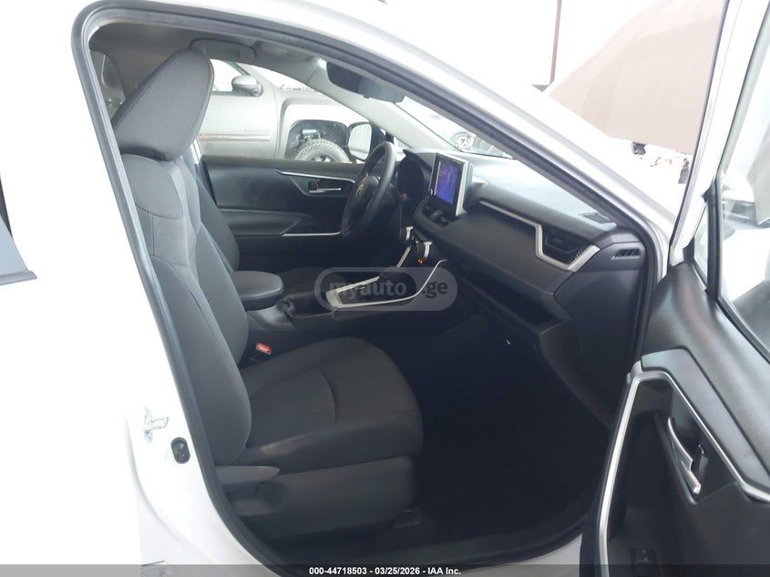 Toyota Rav 4 - фото 5