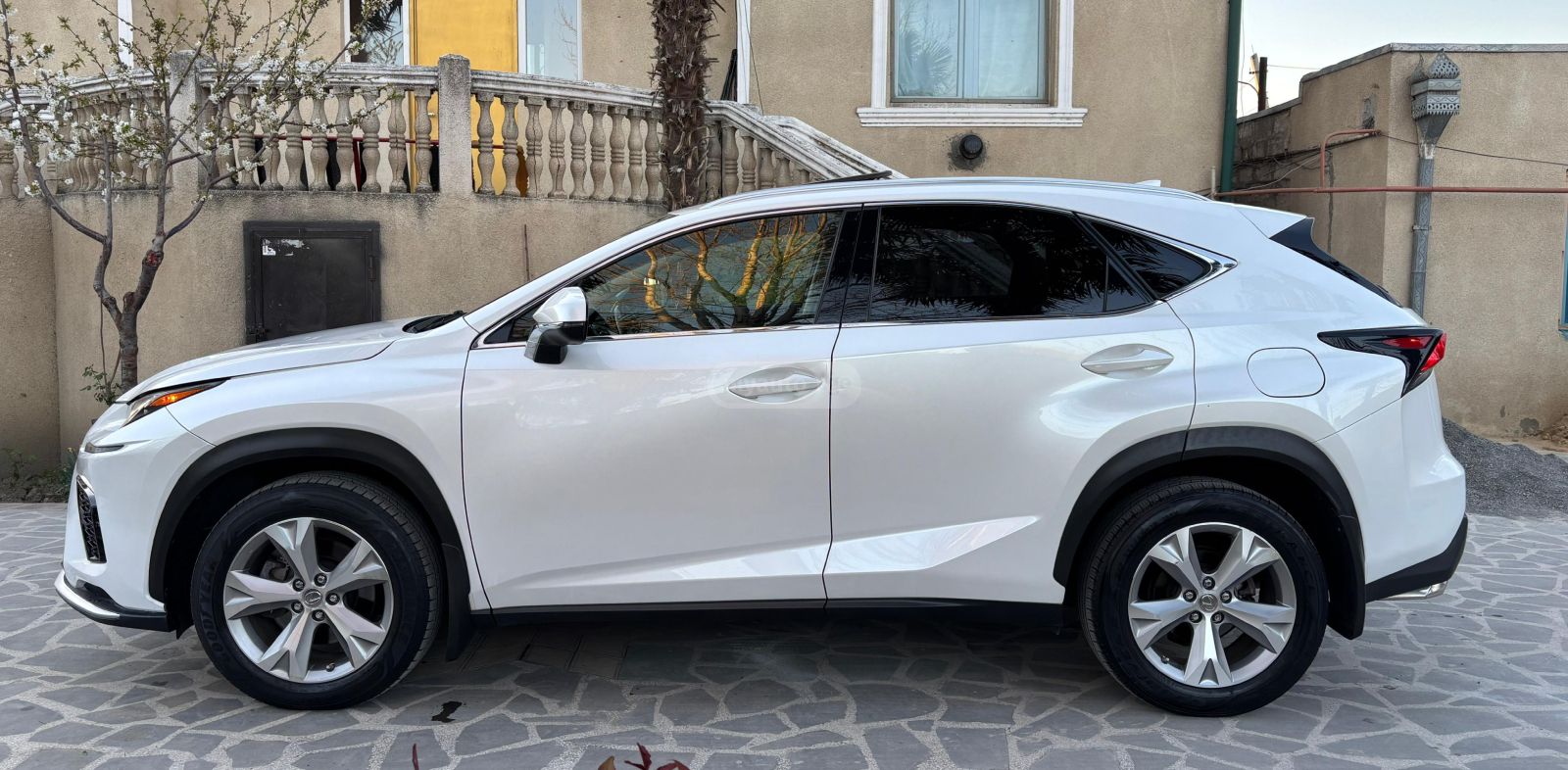 Lexus NX 200 - фото 3