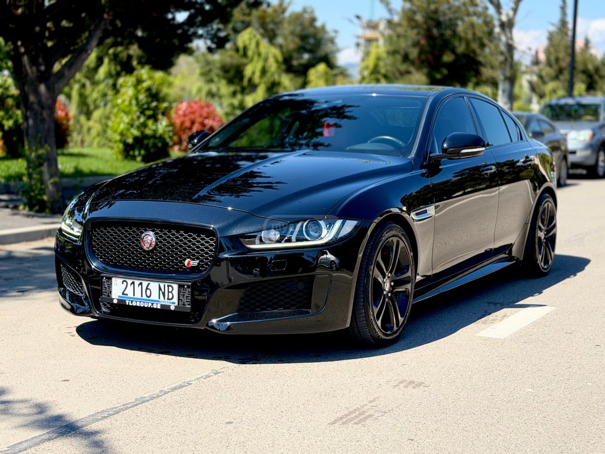 Jaguar XE - фото 3