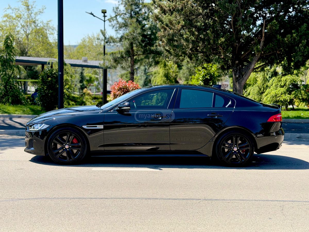Jaguar XE - фото 5