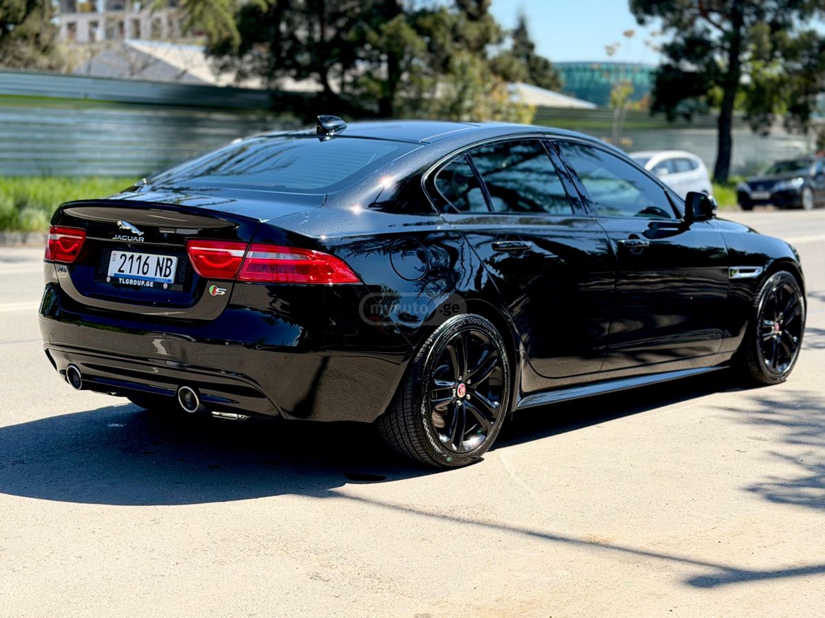 Jaguar XE - фото 7