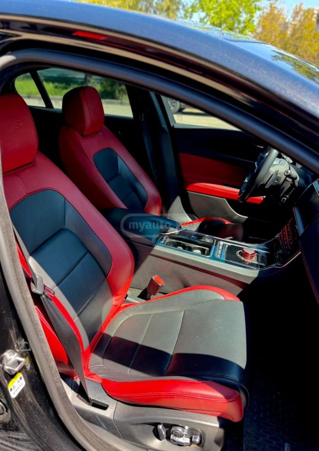 Jaguar XE - фото 8
