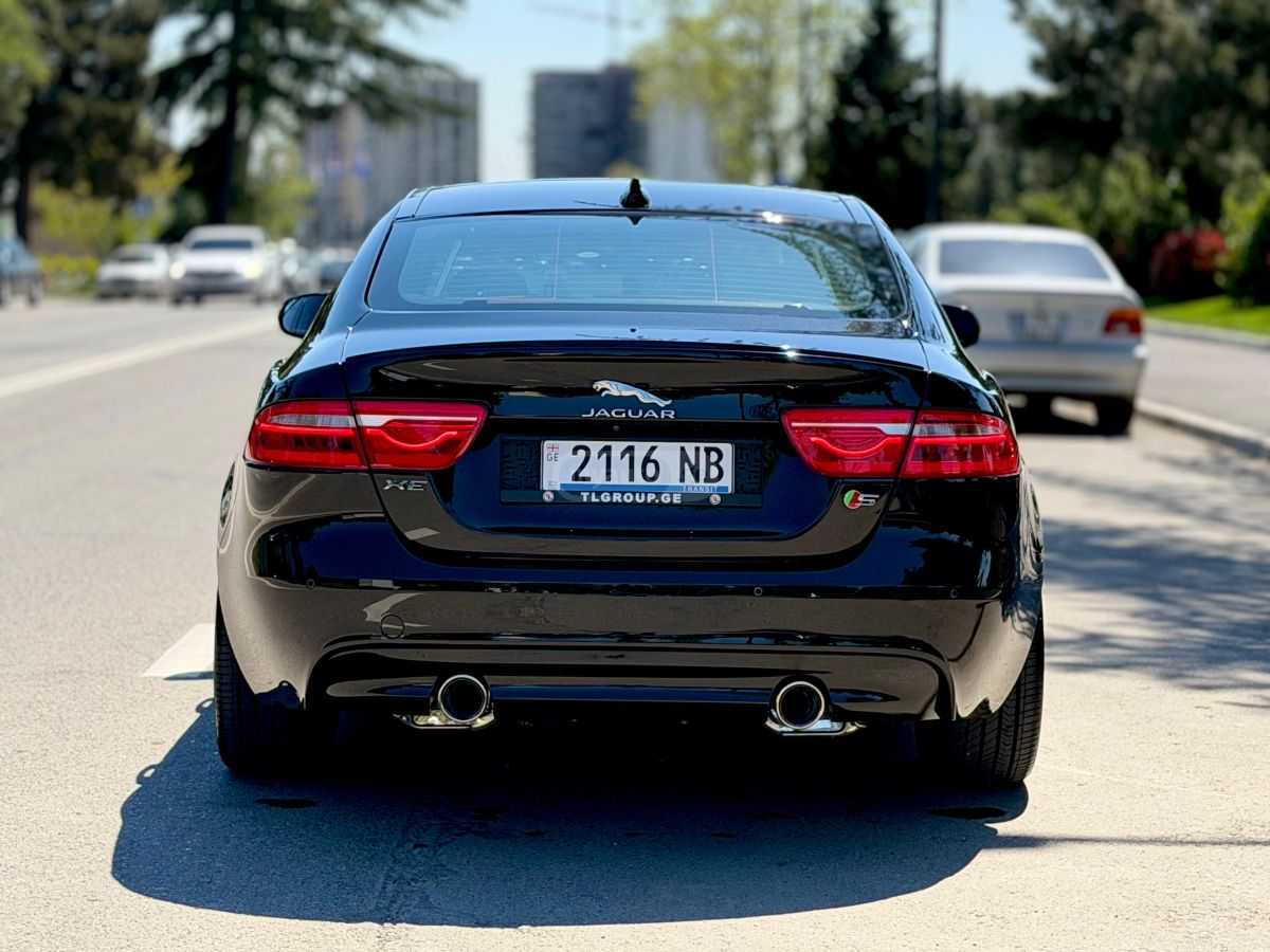 Jaguar XE - фото 9