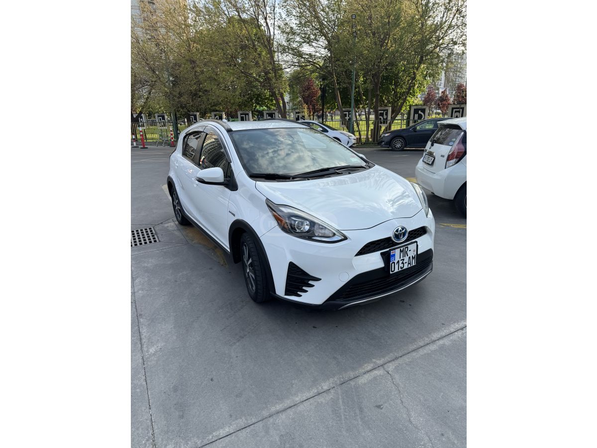 Toyota Prius C - фото 2