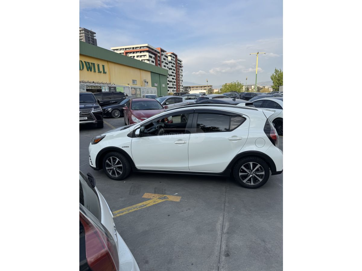 Toyota Prius C - фото 5