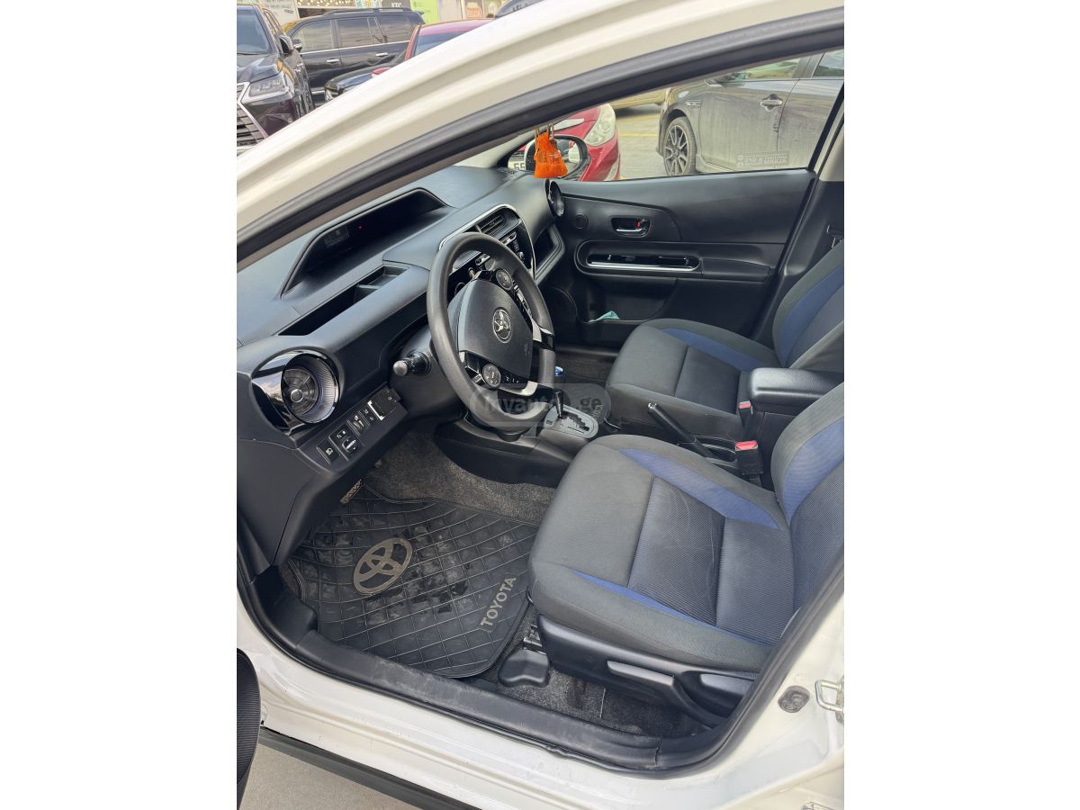 Toyota Prius C - фото 7