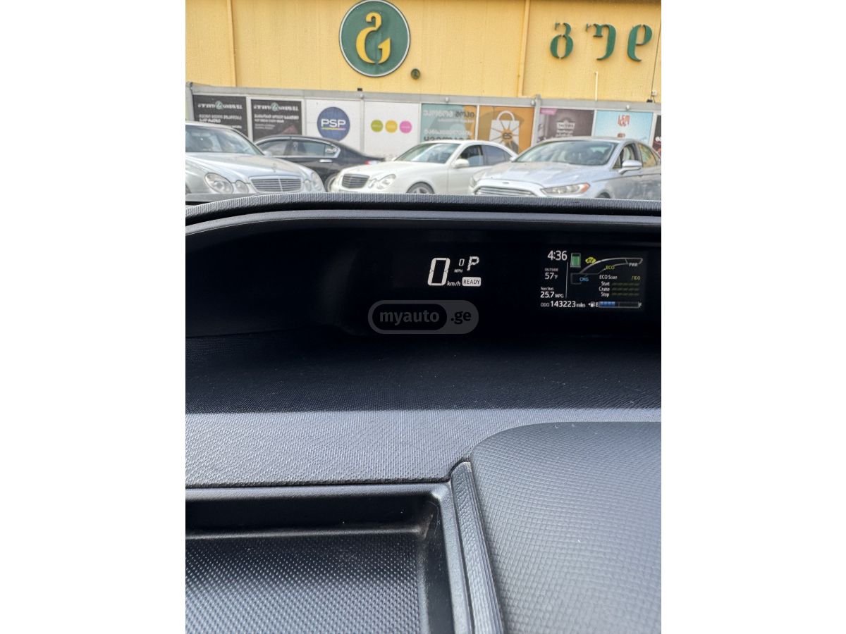 Toyota Prius C - фото 8