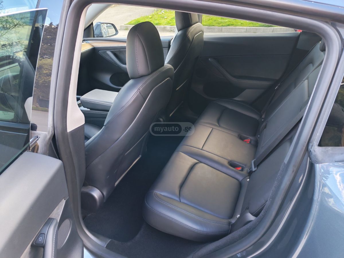 Tesla Model Y - фото 9