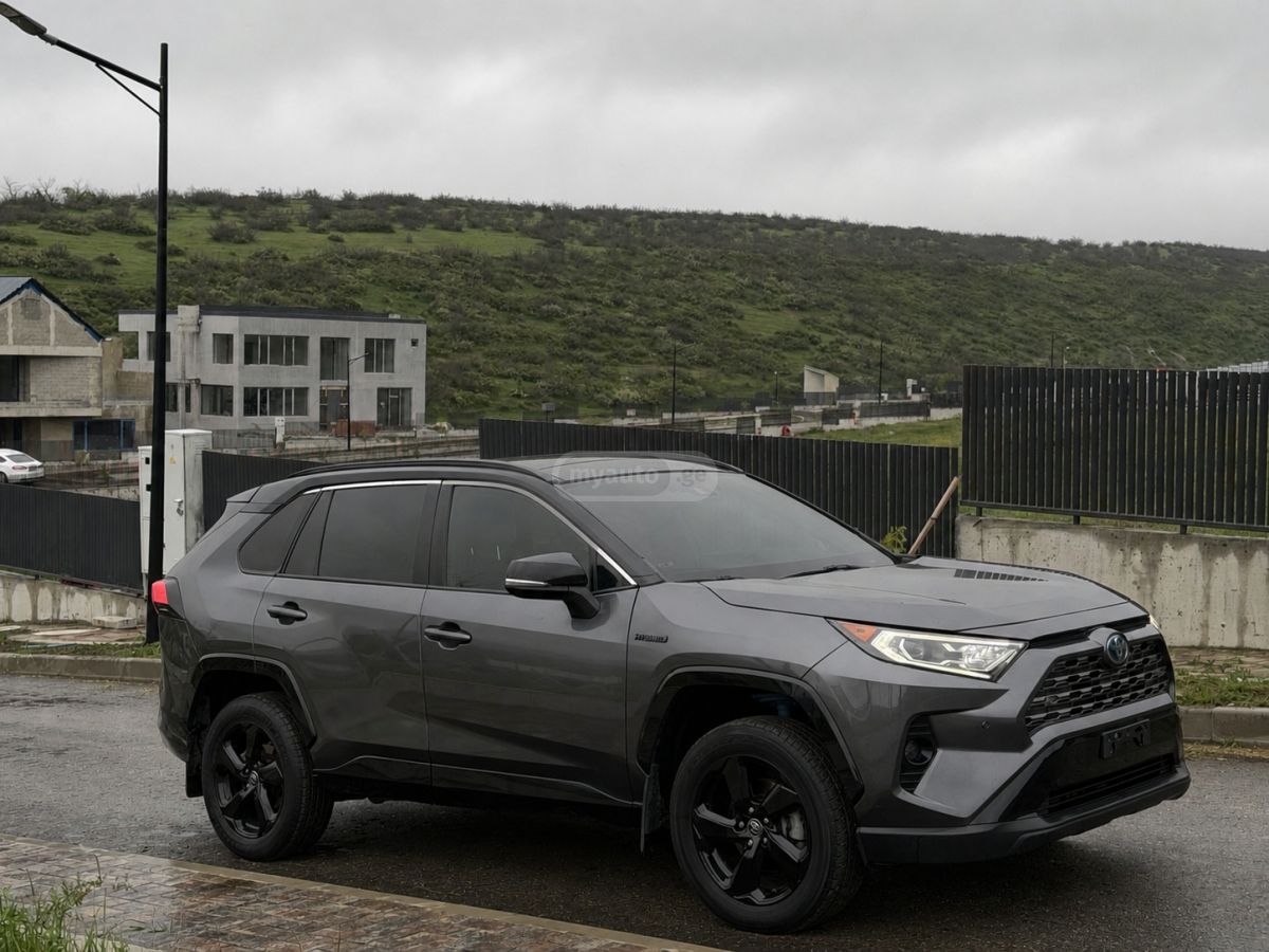 Toyota Rav 4 - фото 1