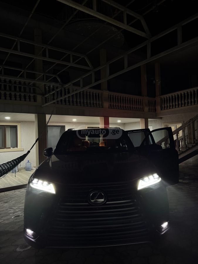 Lexus Luxury 4dr 4x4 Automatic — миниатюра 10