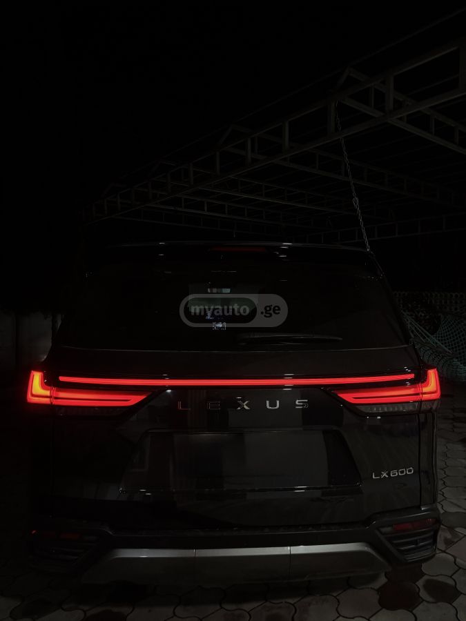 Lexus Luxury 4dr 4x4 Automatic — миниатюра 11