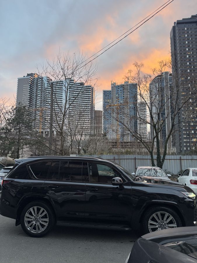 Lexus Luxury 4dr 4x4 Automatic — миниатюра 3