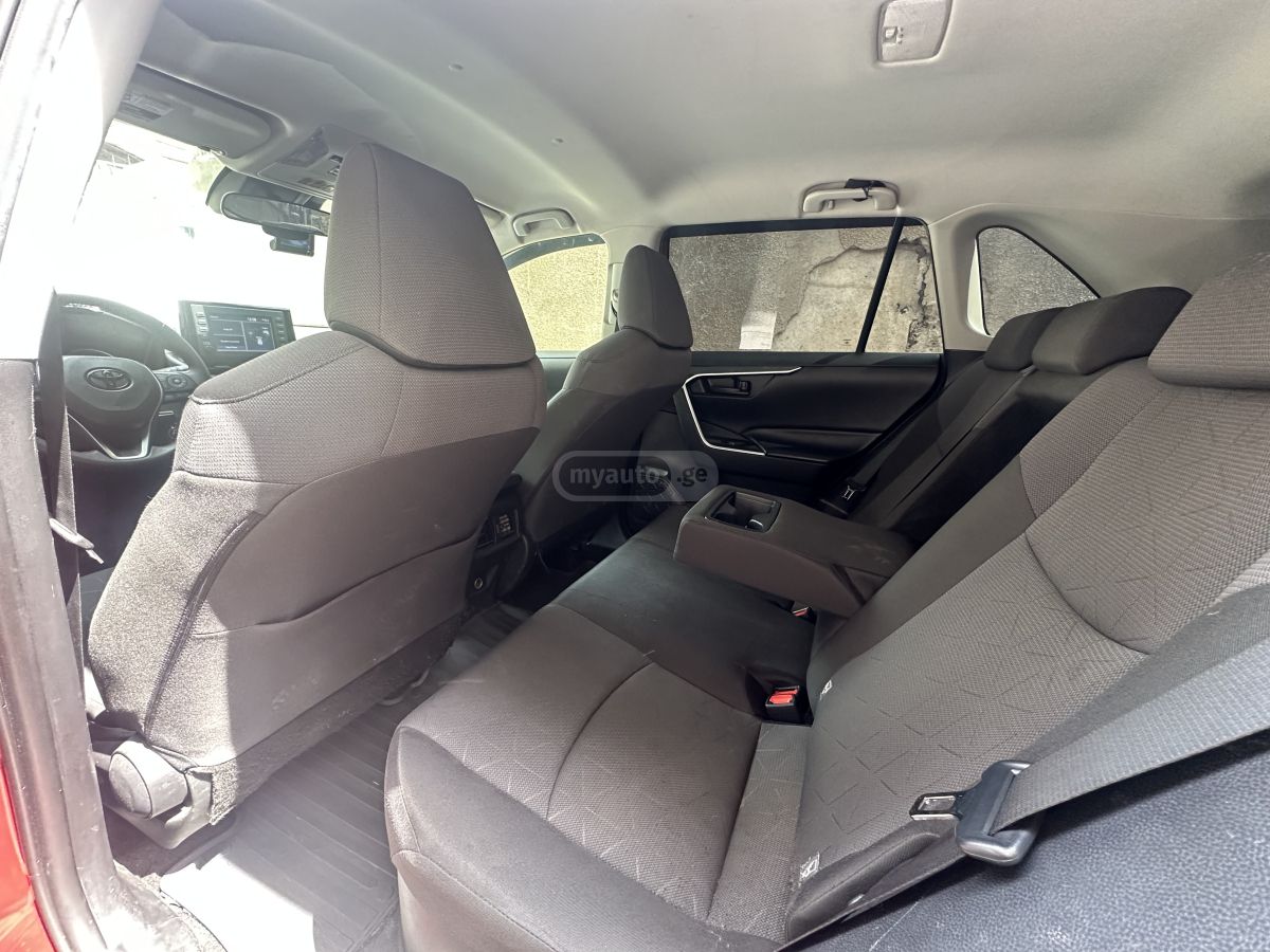 Toyota Rav 4 - фото 6