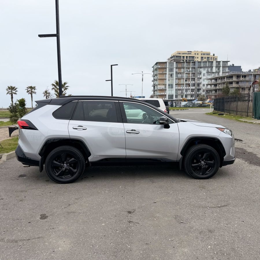 Toyota RAV 4 - фото 1