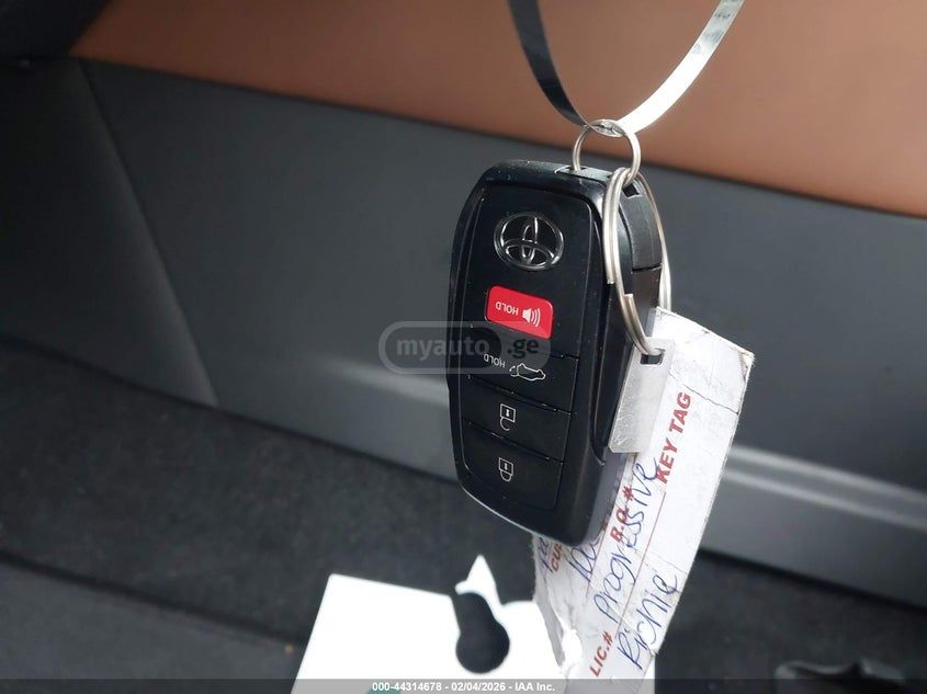 Toyota Crown 2025 — миниатюра 10