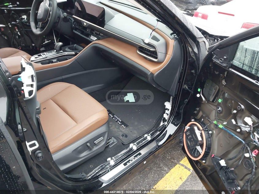 Toyota Crown 2025 — миниатюра 5