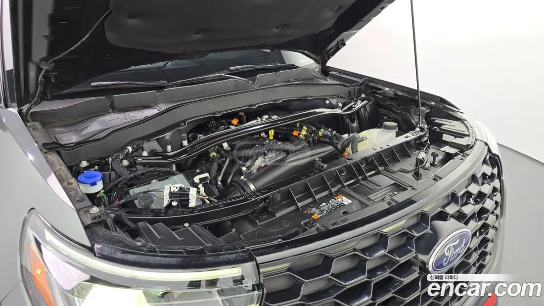 Ford Explorer 2025 — миниатюра 6