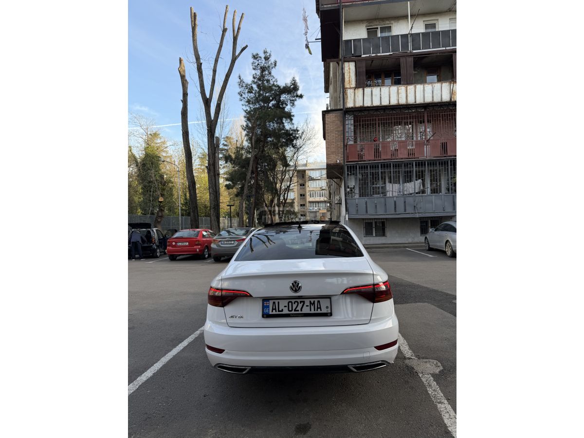 Volkswagen Jetta - фото 1