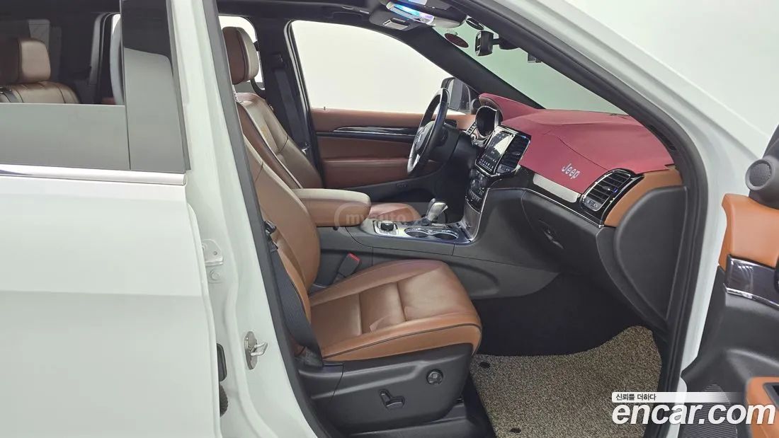 Jeep Grand Cherokee - фото 11