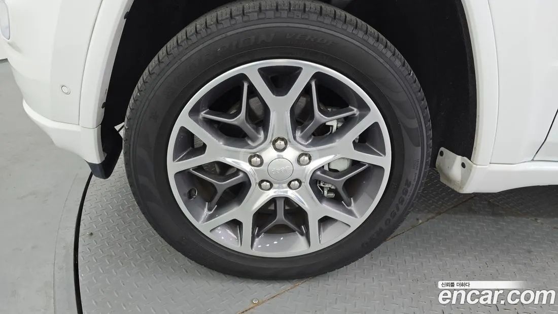 Jeep Grand Cherokee - фото 5