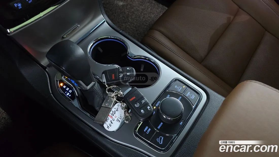 Jeep Grand Cherokee - фото 9