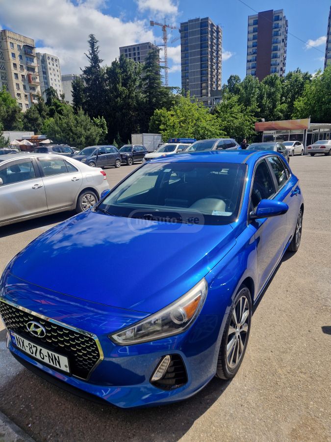 Hyundai Elantra GT - фото 1