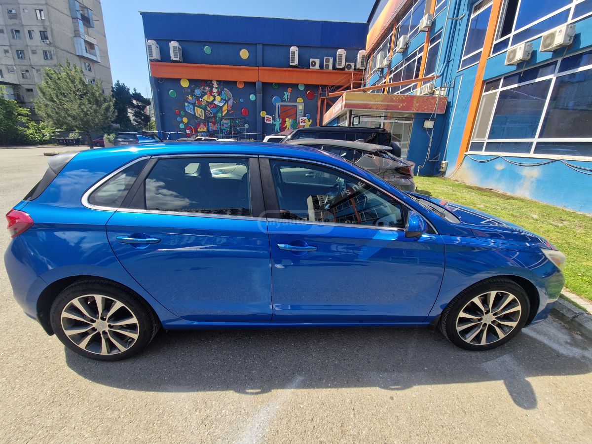 Hyundai Elantra GT - фото 3