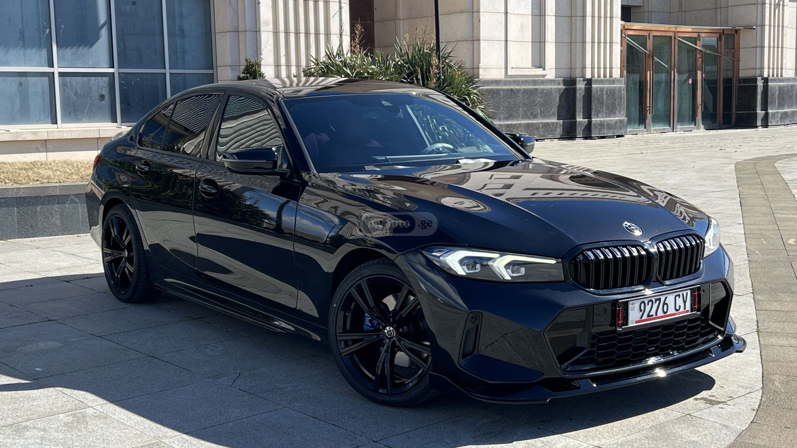 BMW Base 4dr Rear-Wheel Drive Seda — миниатюра 1