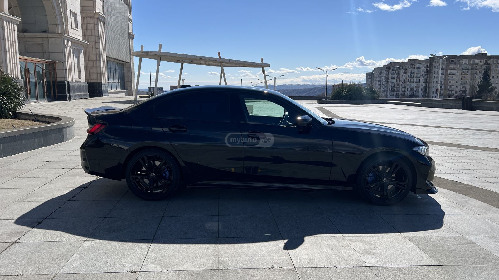 BMW Base 4dr Rear-Wheel Drive Seda — миниатюра 10