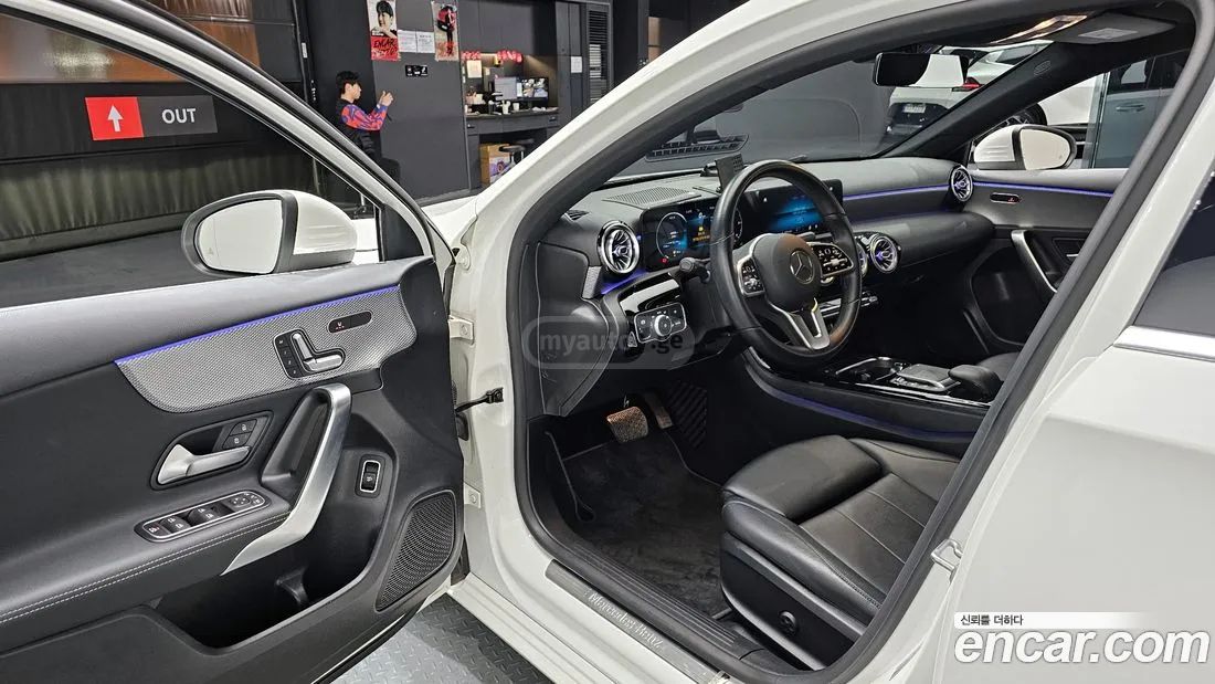 Mercedes-Benz A 45 AMG 2021 — миниатюра 11