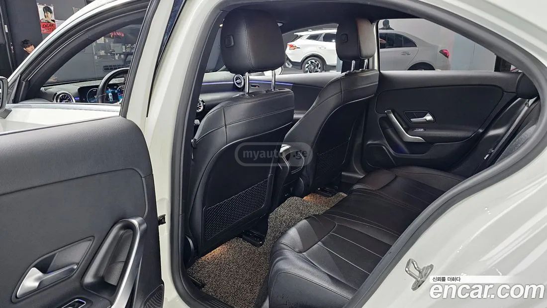 Mercedes-Benz A 45 AMG 2021 — миниатюра 12