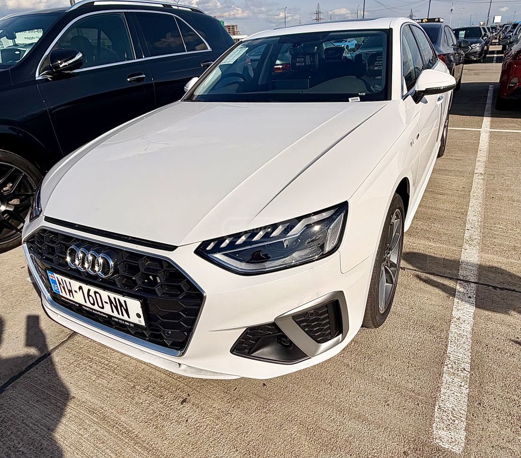 Audi A4 - фото 1