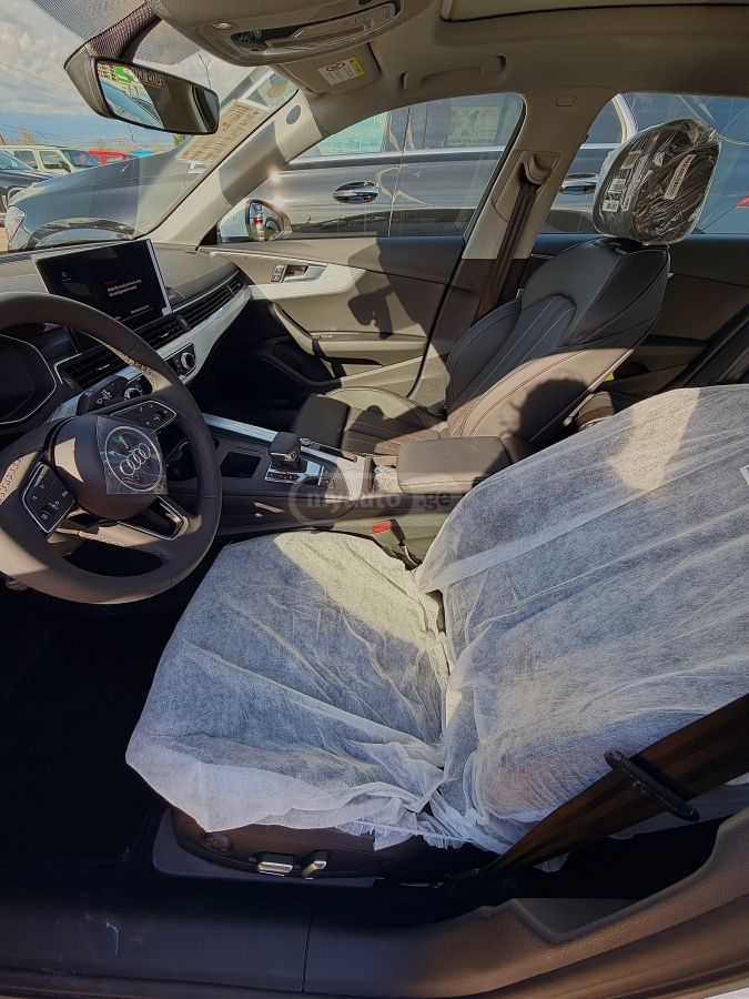 Audi A4 - фото 5