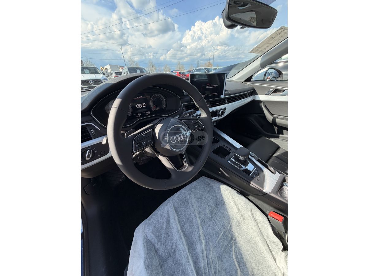 Audi A4 - фото 8