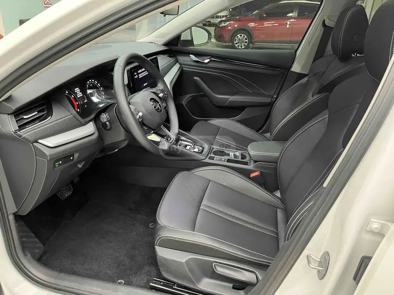 Skoda Octavia 2023 — миниатюра 10