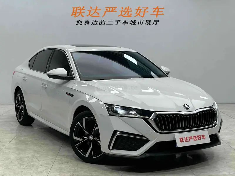 Skoda Octavia 2023 — миниатюра 3