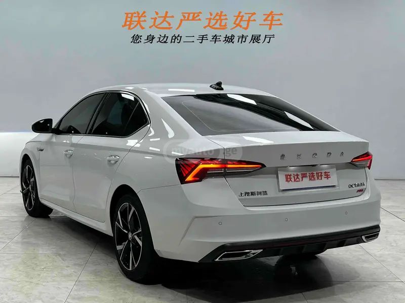 Skoda Octavia 2023 — миниатюра 4