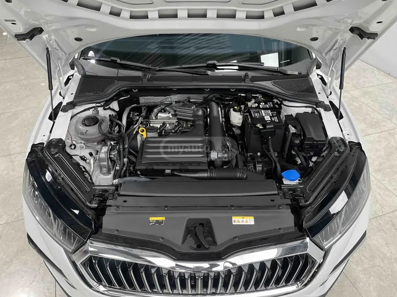 Skoda Octavia 2023 — миниатюра 7