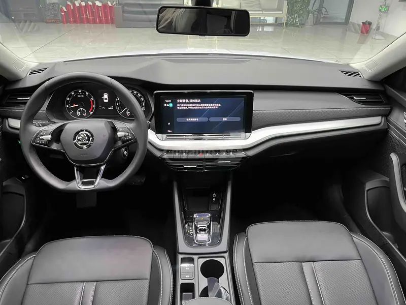 Skoda Octavia 2023 — миниатюра 8