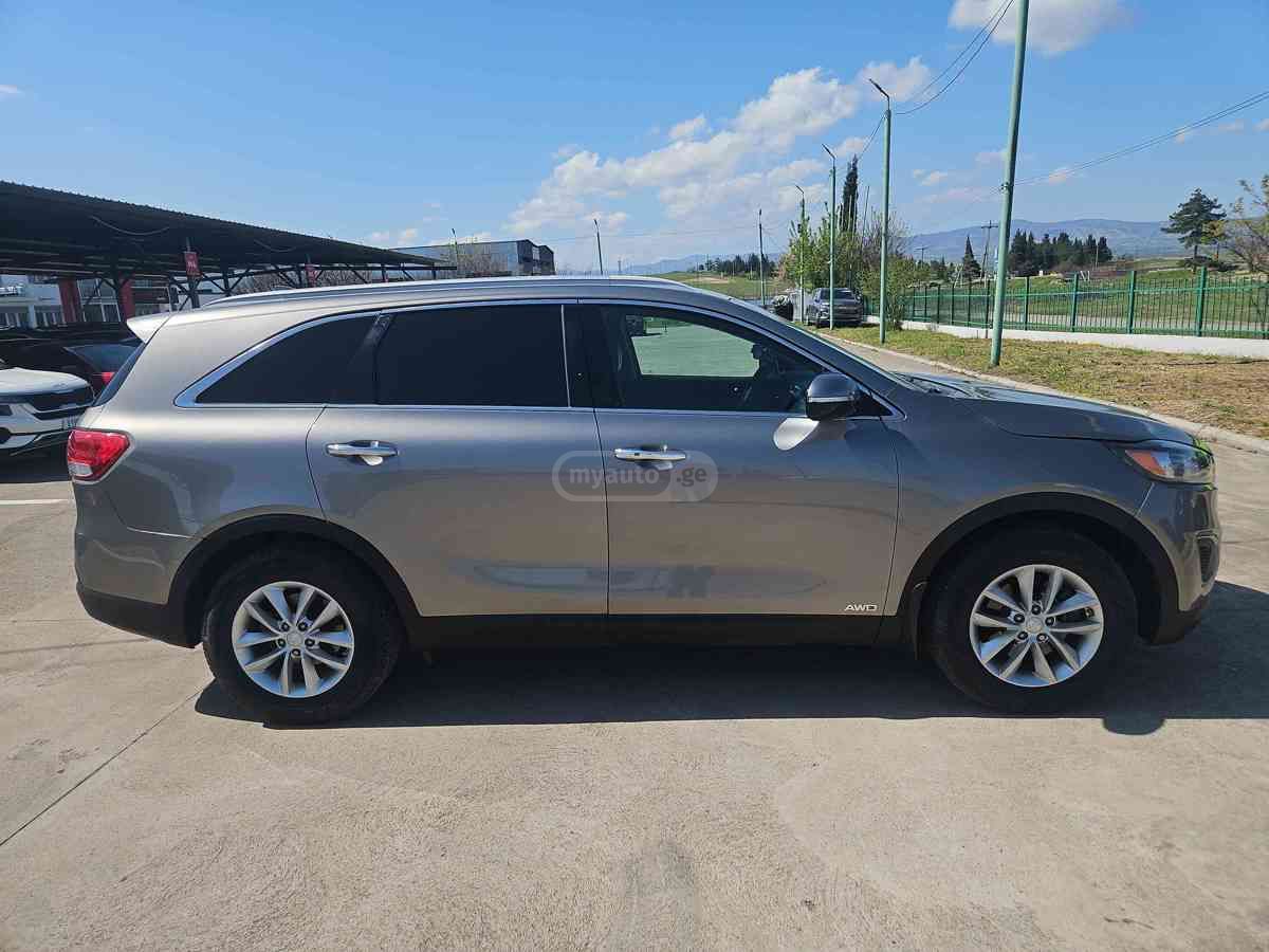 Kia Sorento - фото 4