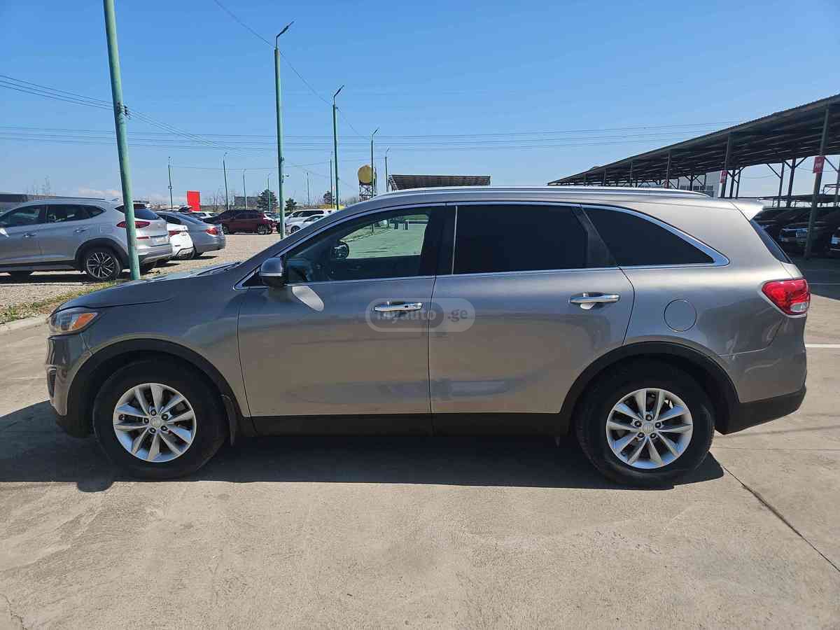 Kia Sorento - фото 8