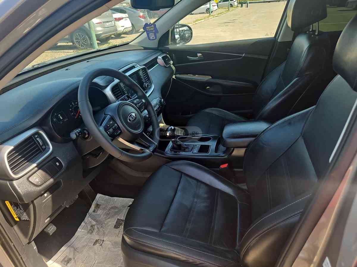 Kia Sorento - фото 9