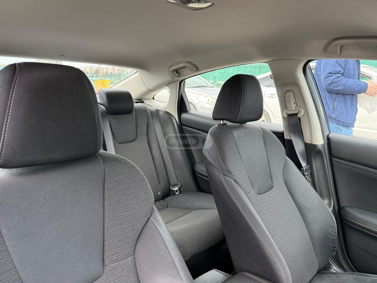 Honda Insight - фото 3