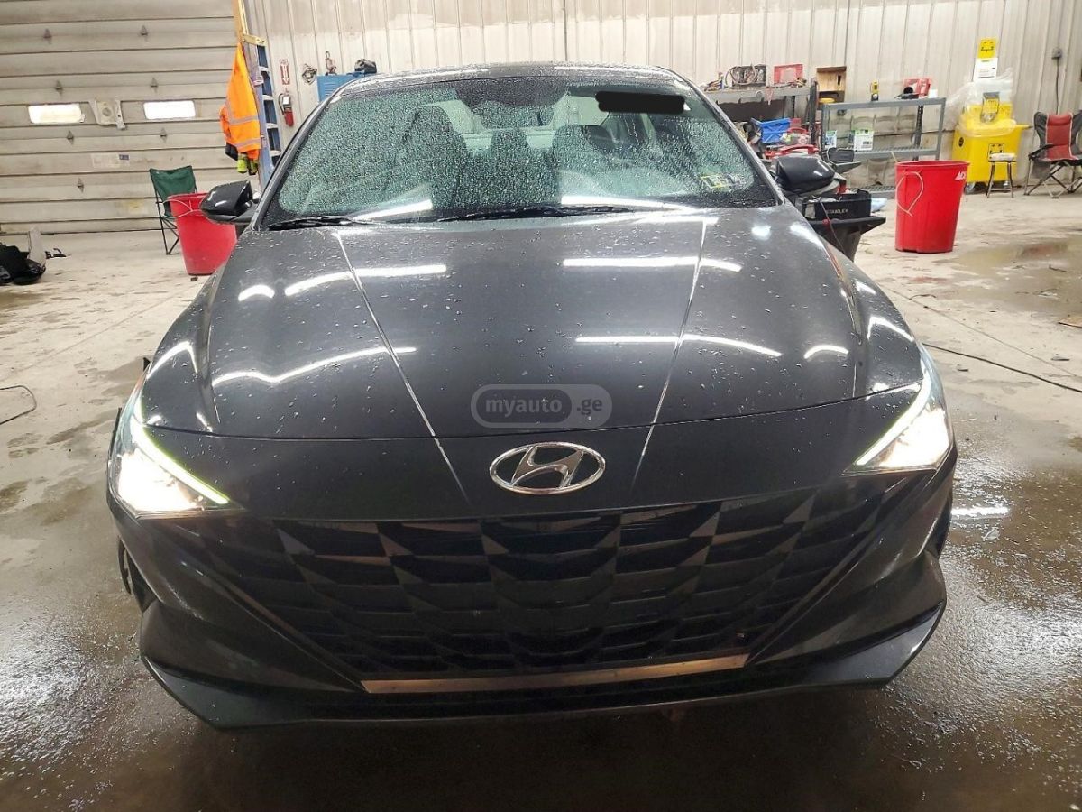 Hyundai Elantra - фото 3