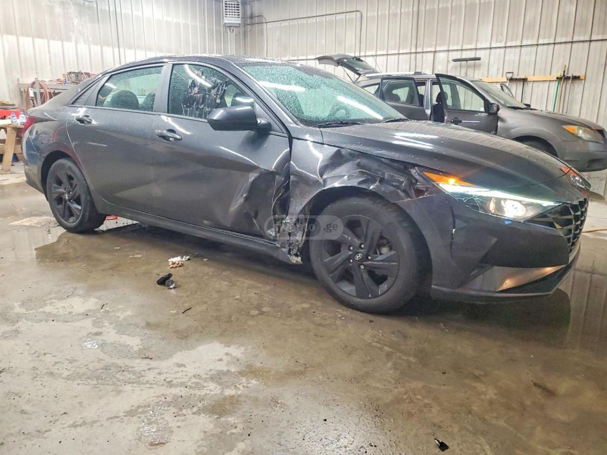 Hyundai Elantra - фото 4